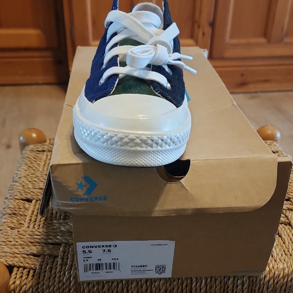 Converse Kids Low Top Sneakers in Navy, Green & White